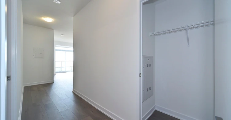 909-10 Honeycrisp Crescent, Vaughan, ON, L4K 0M7 - 11