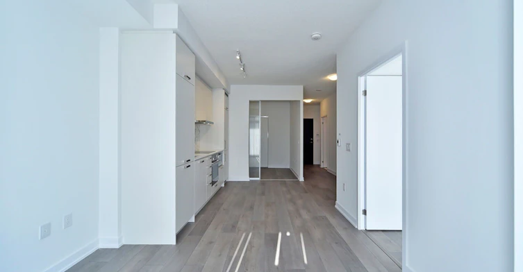 909-10 Honeycrisp Crescent, Vaughan, ON, L4K 0M7 - 27