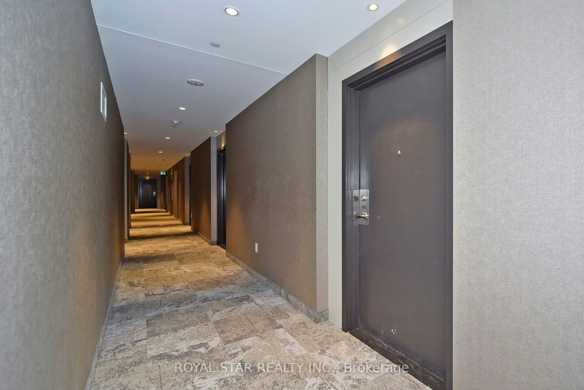 909-10 Honeycrisp Crescent, Vaughan, ON, L4K 0M7 - 7