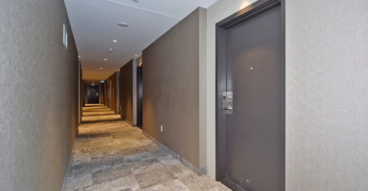 909-10 Honeycrisp Crescent, Vaughan, ON, L4K 0M7 - 7