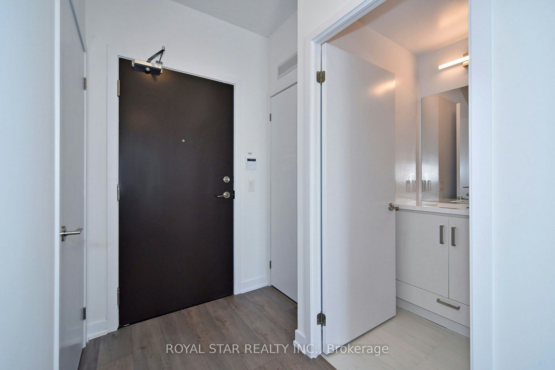 909-10 Honeycrisp Crescent, Vaughan, ON, L4K 0M7 - 9