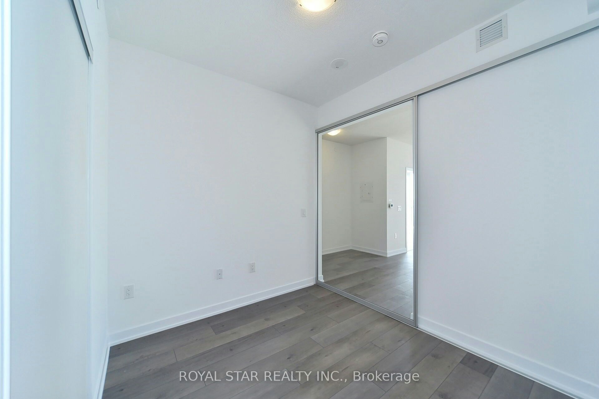 909-10 Honeycrisp Crescent, Vaughan, ON, L4K 0M7 - 19