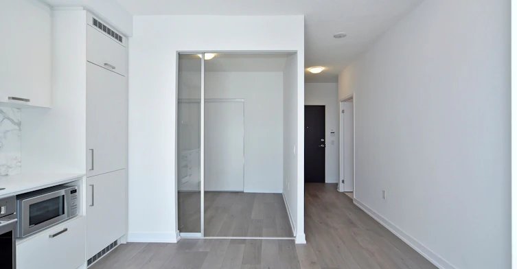 909-10 Honeycrisp Crescent, Vaughan, ON, L4K 0M7 - 17