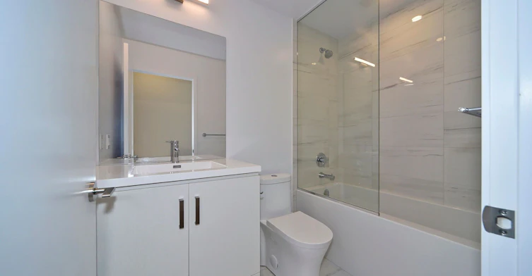 909-10 Honeycrisp Crescent, Vaughan, ON, L4K 0M7 - 13