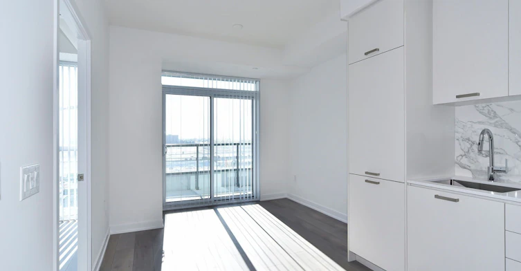 909-10 Honeycrisp Crescent, Vaughan, ON, L4K 0M7 - 26