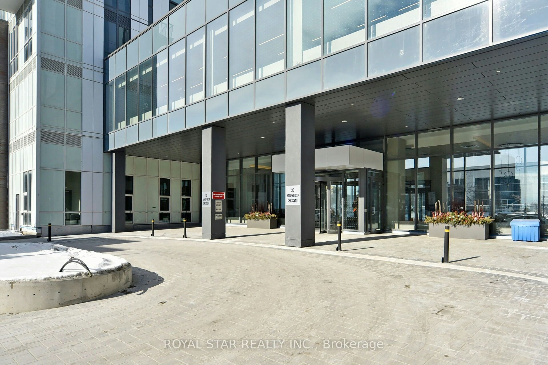 909-10 Honeycrisp Crescent, Vaughan, ON, L4K 0M7 - 4