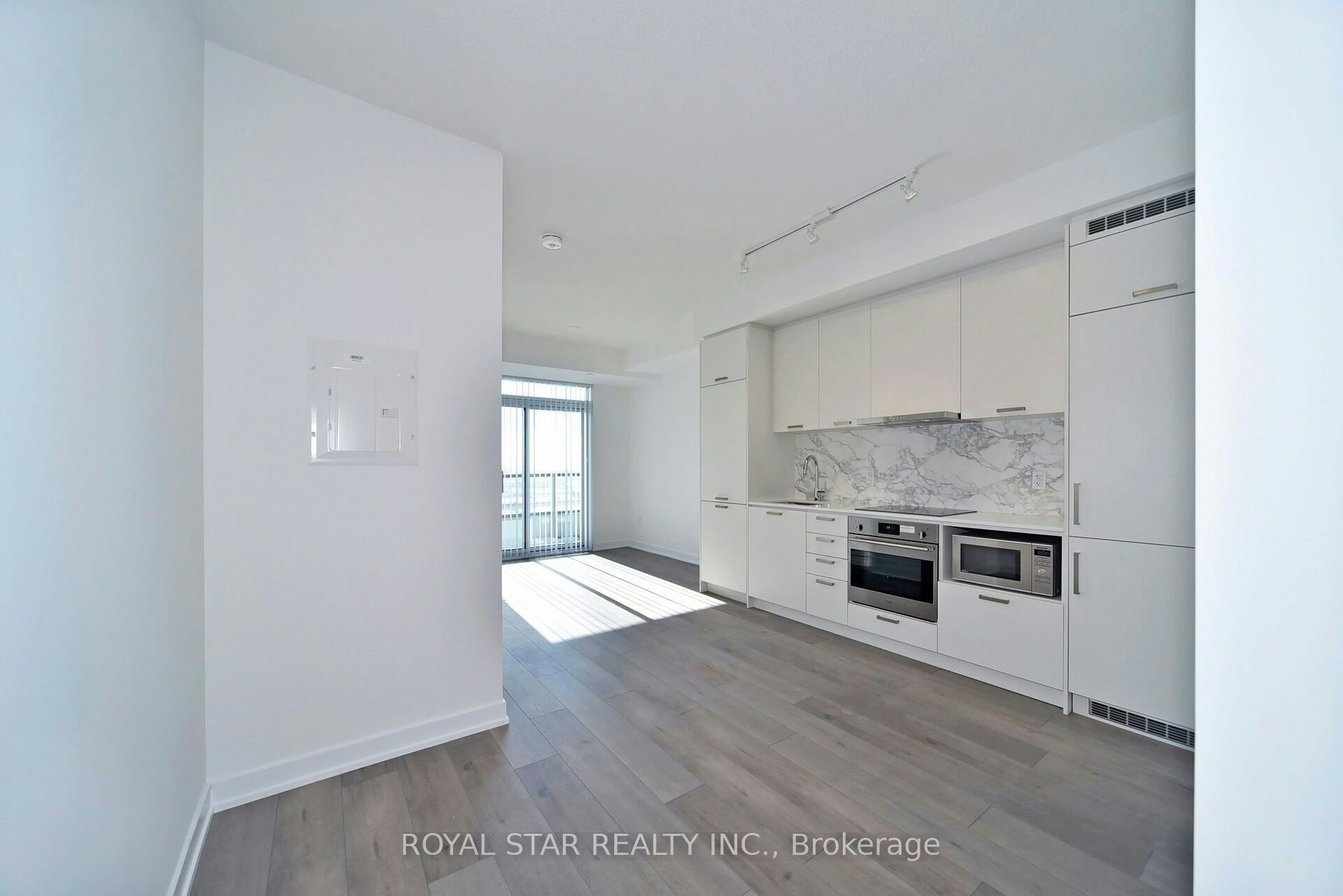 909-10 Honeycrisp Crescent, Vaughan, ON, L4K 0M7 - 16