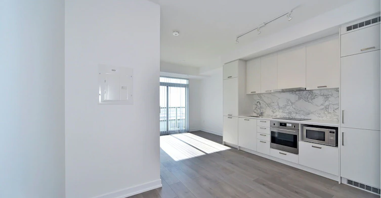 909-10 Honeycrisp Crescent, Vaughan, ON, L4K 0M7 - 16