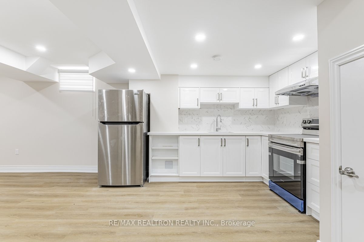 103 Beverley Glen Boulevard, Vaughan, ON, L4J 7V2 - 2