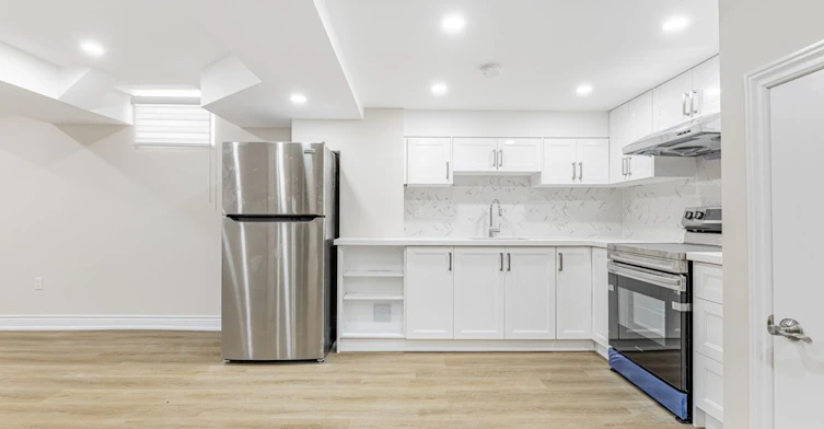 103 Beverley Glen Boulevard, Vaughan, ON, L4J 7V2 - 2