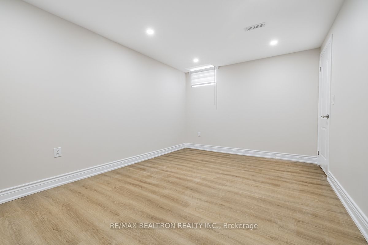 103 Beverley Glen Boulevard, Vaughan, ON, L4J 7V2 - 9