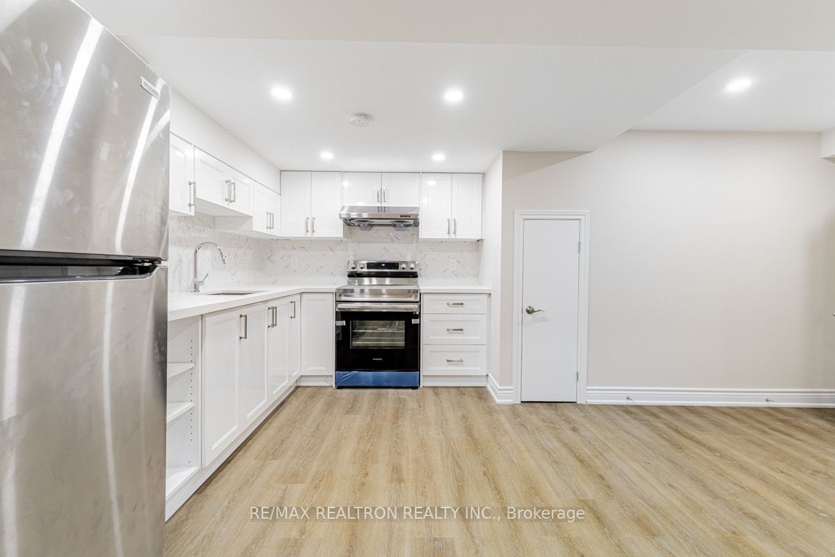 103 Beverley Glen Boulevard, Vaughan, ON, L4J 7V2 - 3