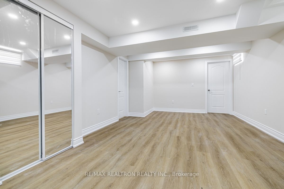 103 Beverley Glen Boulevard, Vaughan, ON, L4J 7V2 - 5