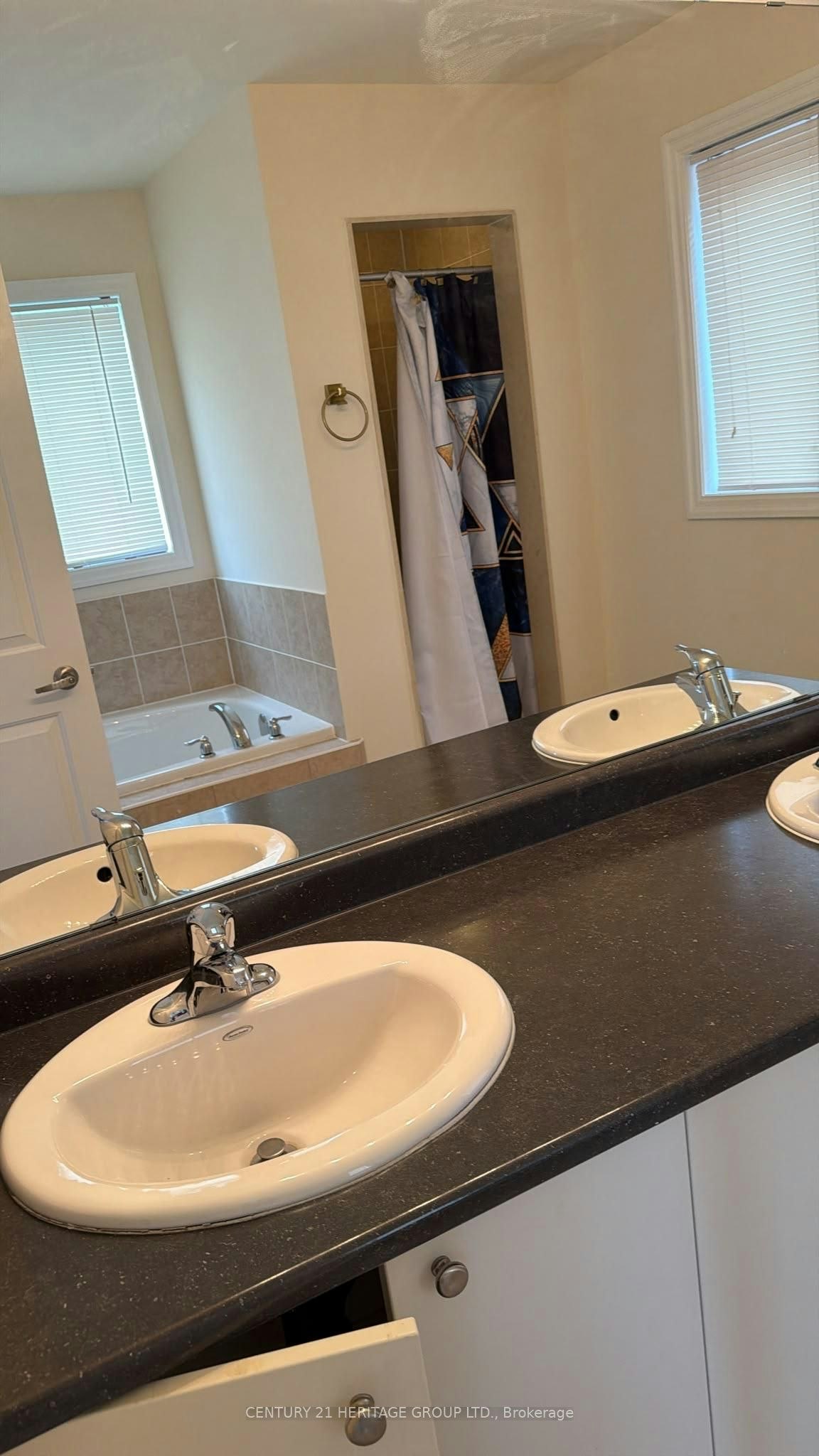 11 Fred Mason Street, Georgina, ON, L4P 0B2 - 12