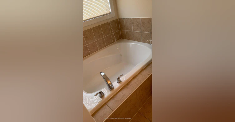 11 Fred Mason Street, Georgina, ON, L4P 0B2 - 13