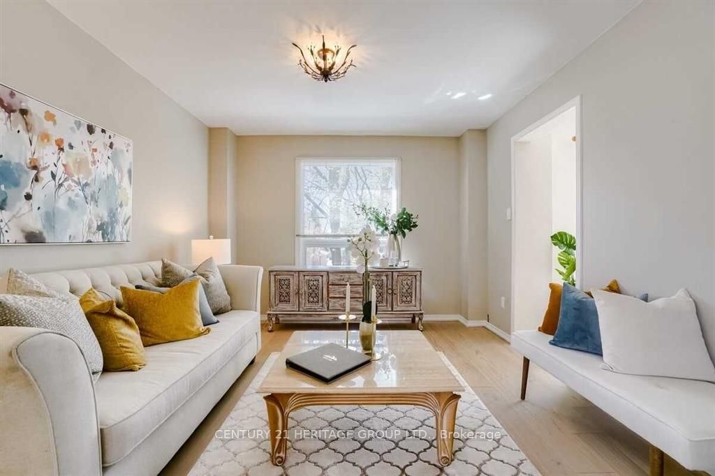 19 Chadburn Crescent, Aurora, ON, L4G 4V6 - 4