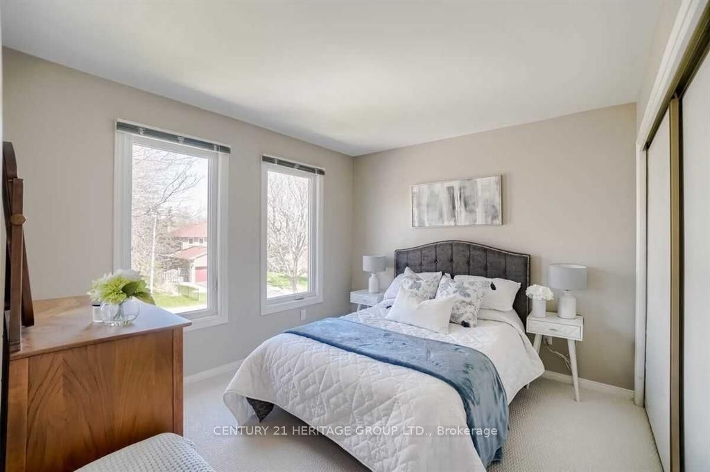 19 Chadburn Crescent, Aurora, ON, L4G 4V6 - 2