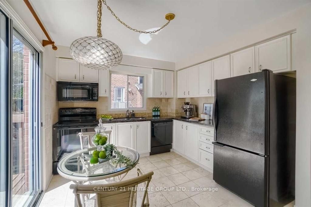 19 Chadburn Crescent, Aurora, ON, L4G 4V6 - 6