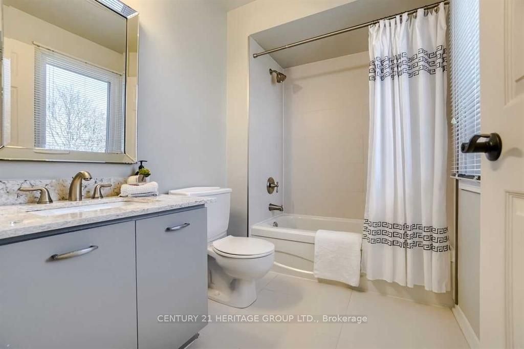 19 Chadburn Crescent, Aurora, ON, L4G 4V6 - 3