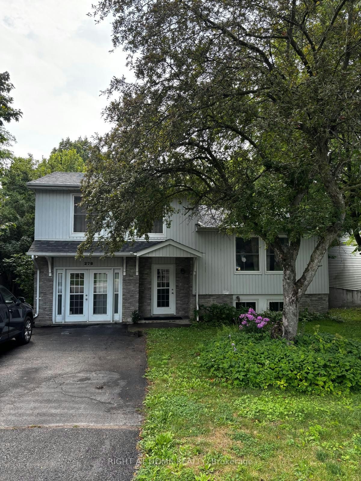Upper-278 Waratah Avenue, Newmarket, ON, L3Y 5J2