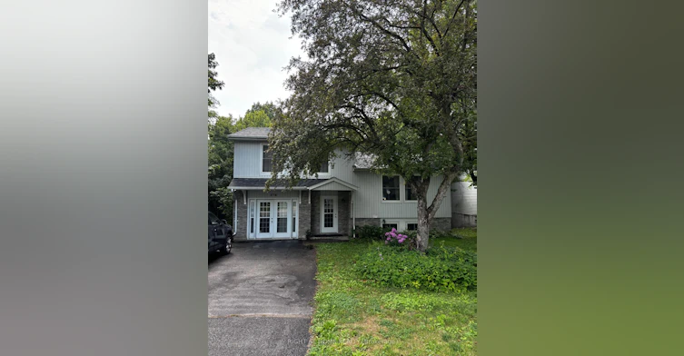 Upper-278 Waratah Avenue, Newmarket, ON, L3Y 5J2