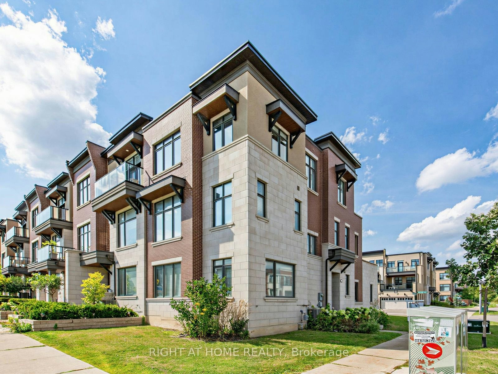 88 Crimson Forest Drive, Vaughan, ON, L6A 4Z8