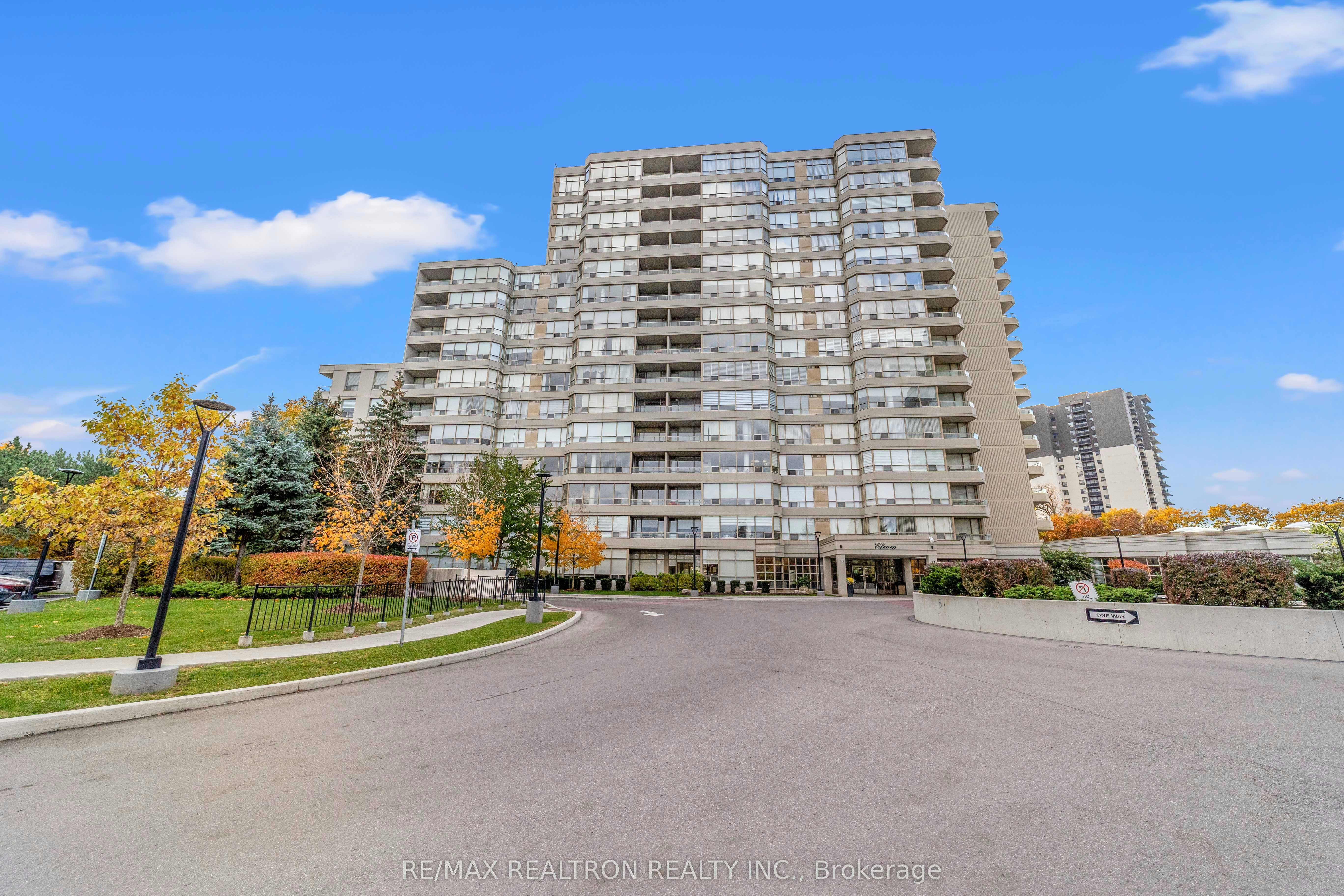 312-11 Townsgate Drive, Vaughan, ON, L4J 8G4