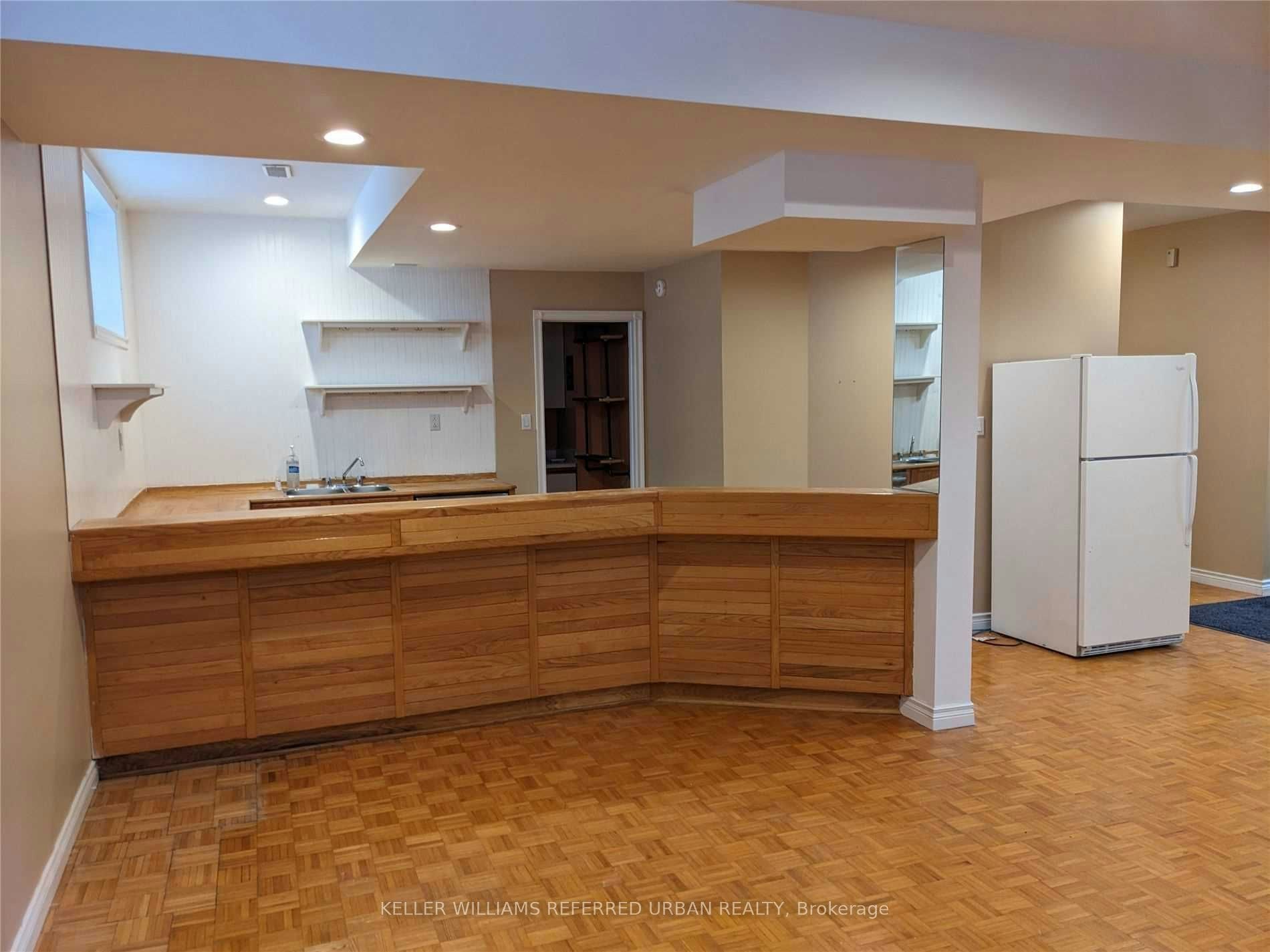 Lower-132 Old Surrey Lane, Richmond Hill, ON, L4C 8S6 - 2
