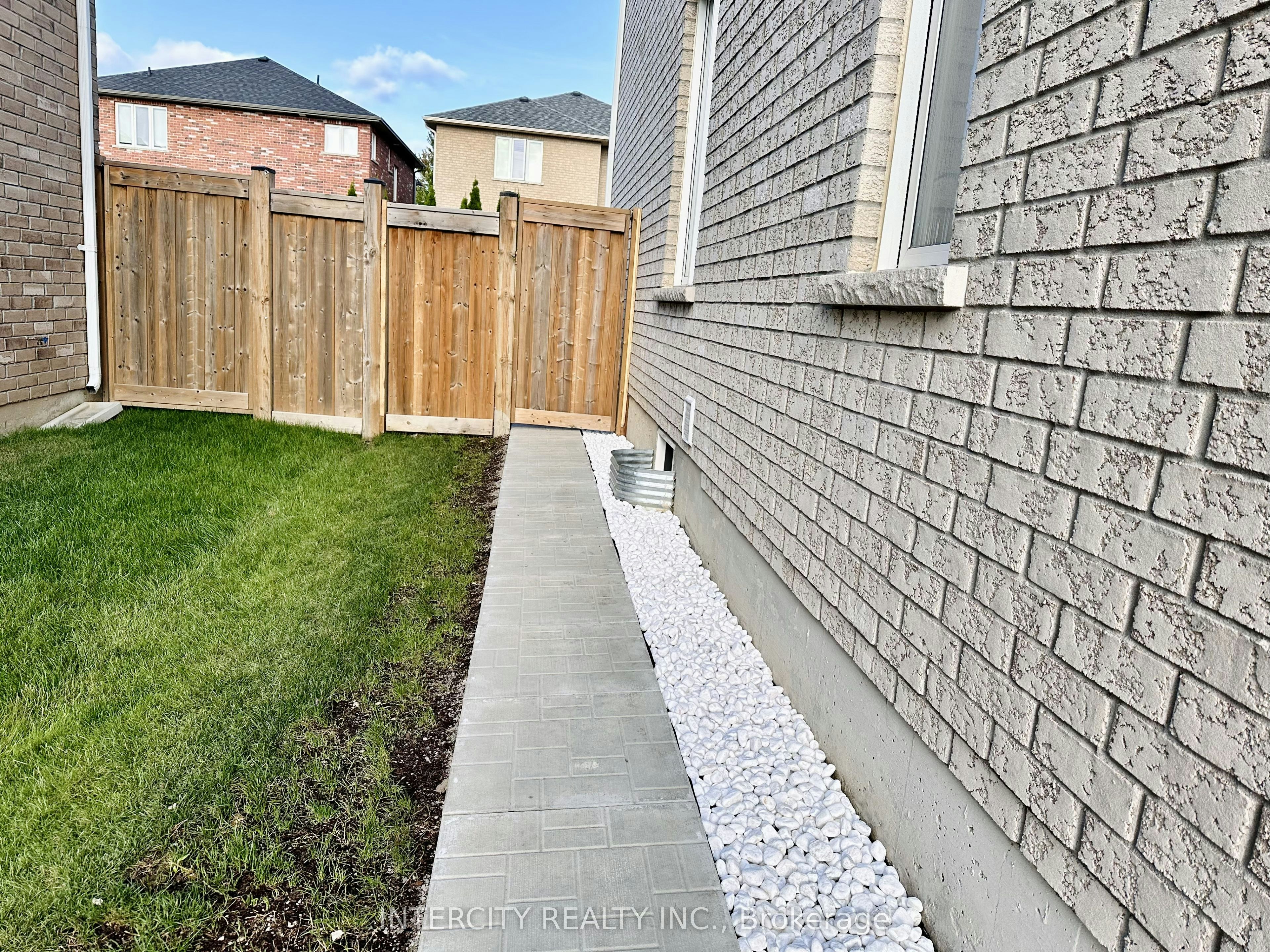 Bsmt-77 Romanelli Crescent, Bradford West Gwillimbury, ON, L3Z 0X7 - 3