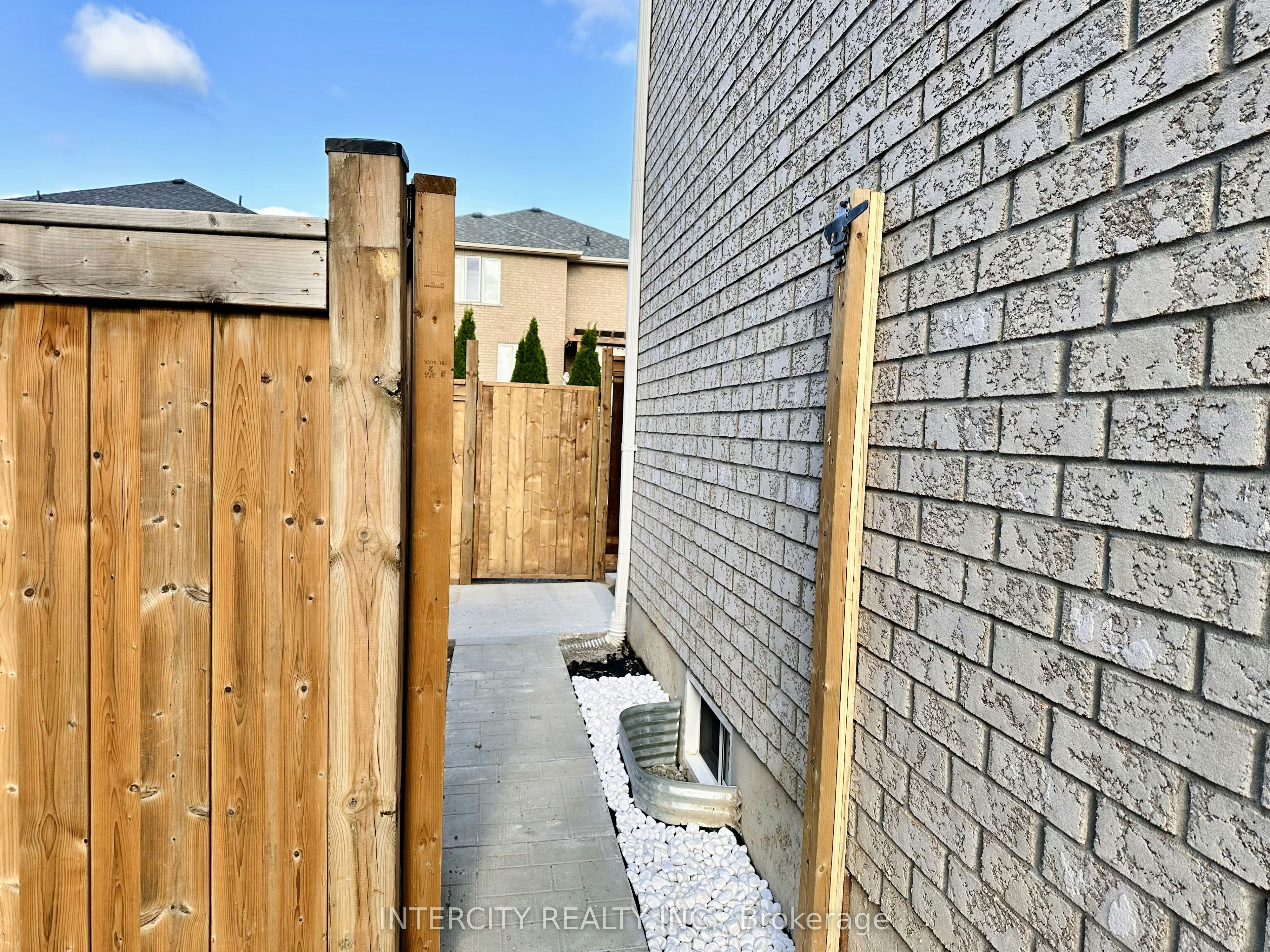 Bsmt-77 Romanelli Crescent, Bradford West Gwillimbury, ON, L3Z 0X7 - 4
