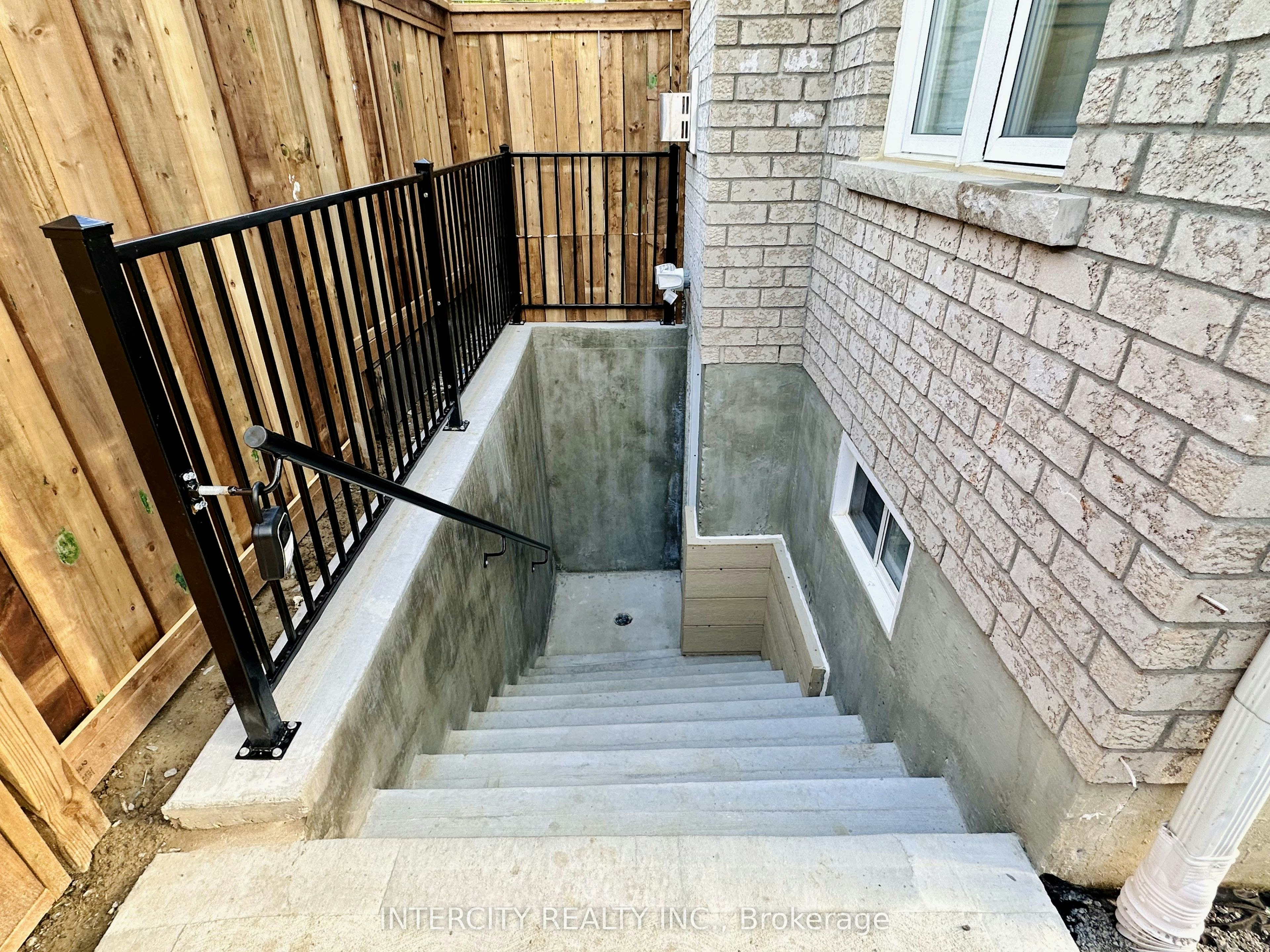 Bsmt-77 Romanelli Crescent, Bradford West Gwillimbury, ON, L3Z 0X7 - 5