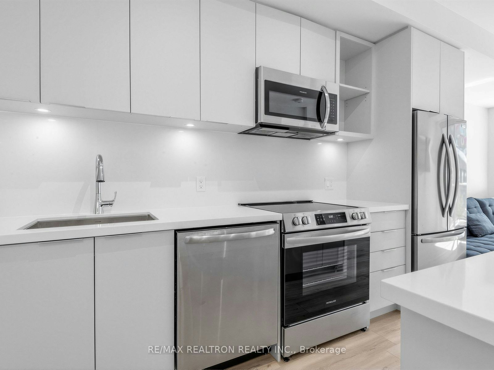 250-333 Sunseeker Avenue, Innisfil, ON, L9R 0R6 - 2