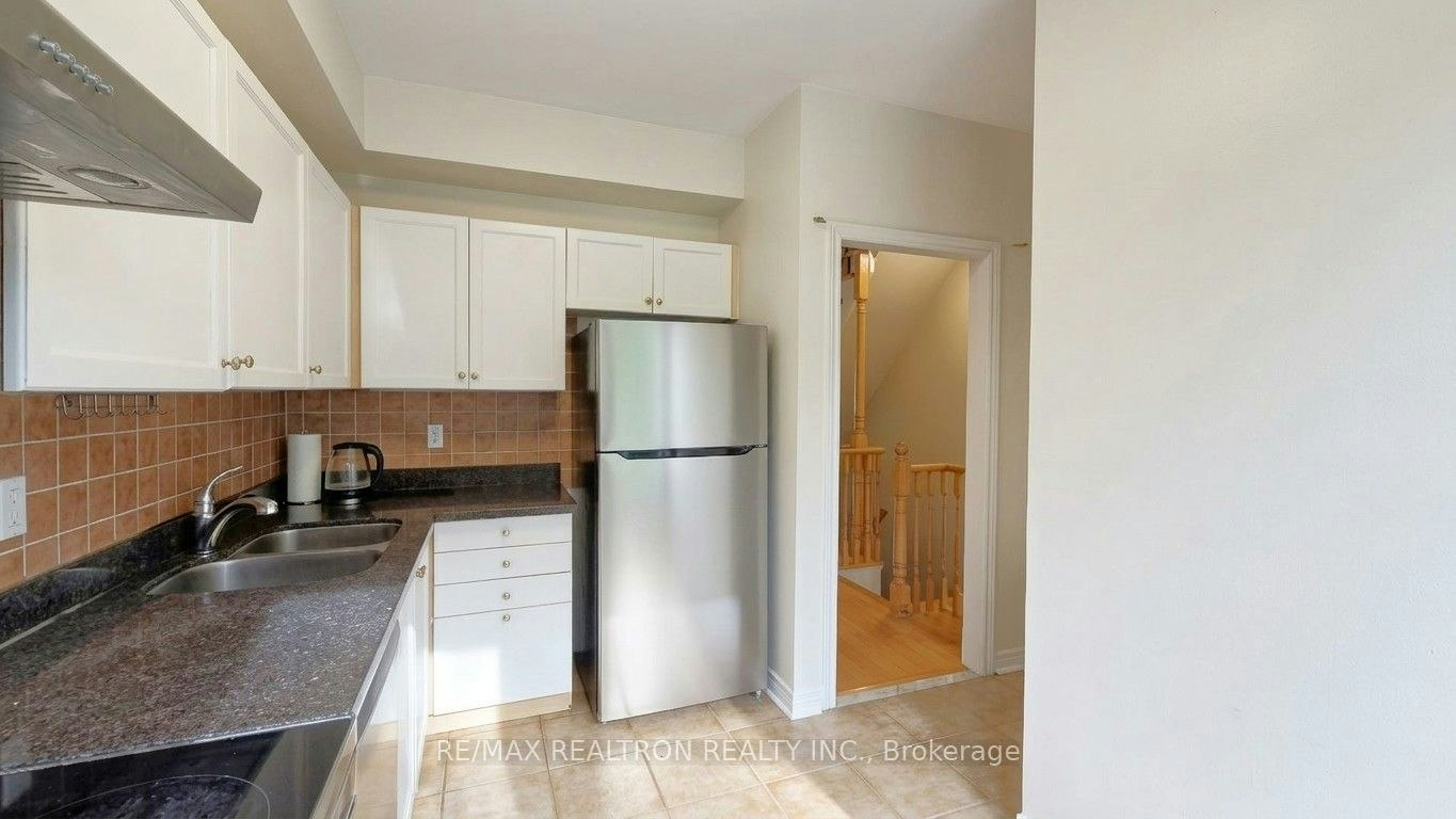 17 Carnation Road, Markham, ON, L3T 7V3 - 4