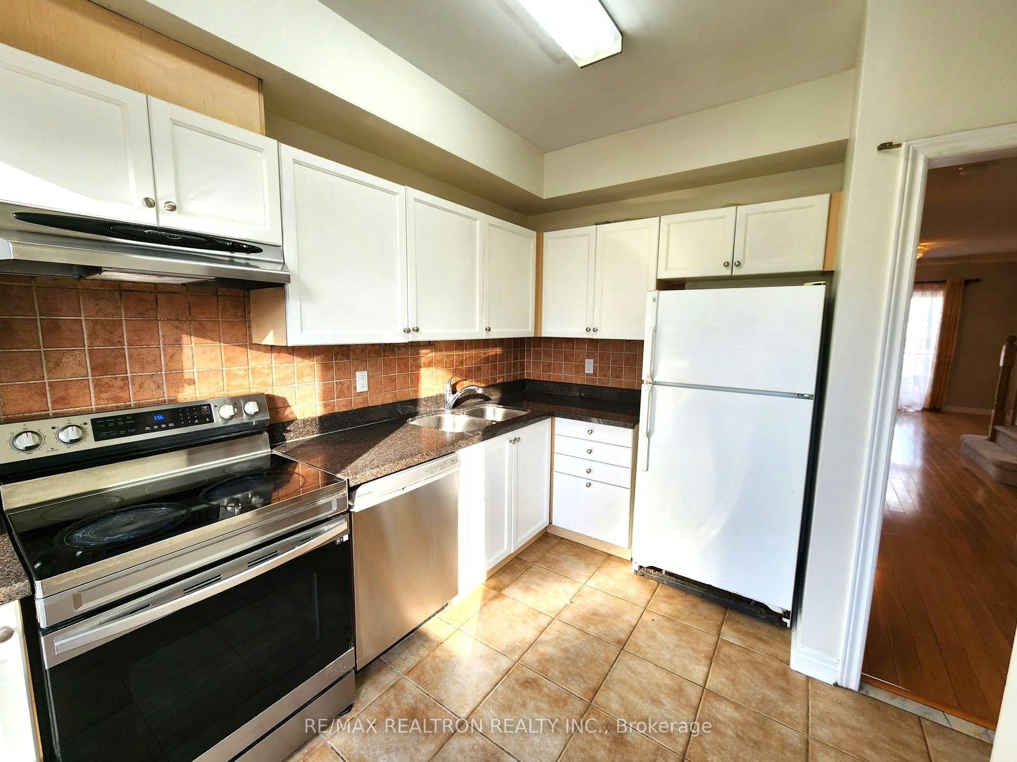 17 Carnation Road, Markham, ON, L3T 7V3 - 5