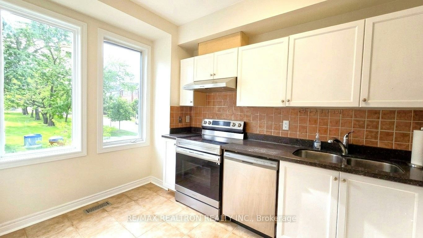 17 Carnation Road, Markham, ON, L3T 7V3 - 5