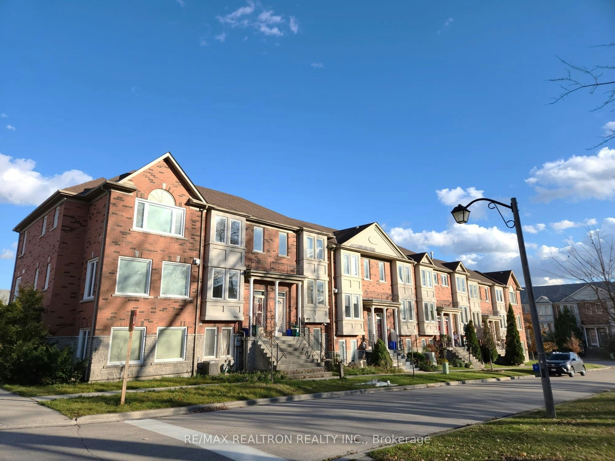 17 Carnation Road, Markham, ON, L3T 7V3