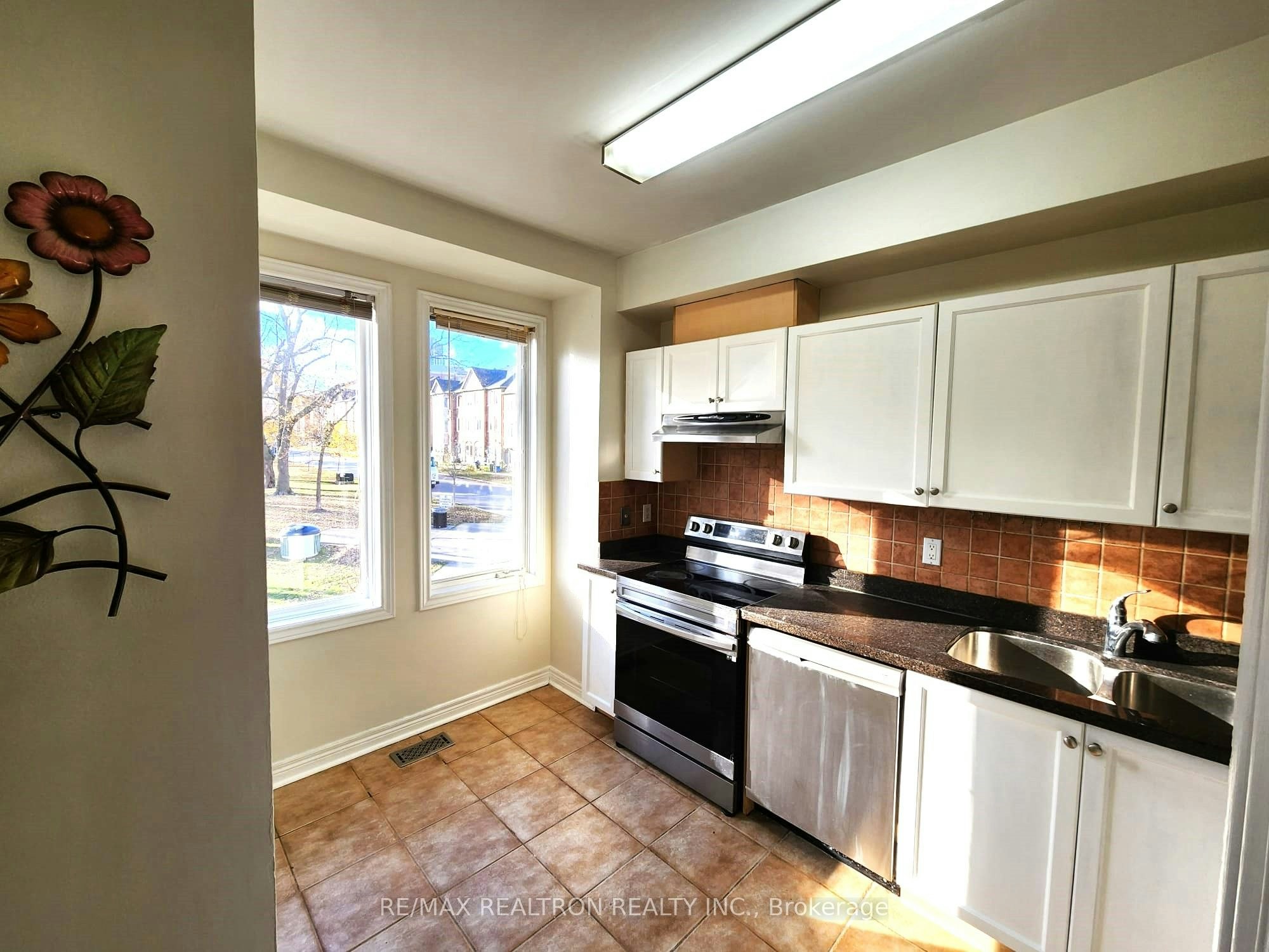 17 Carnation Road, Markham, ON, L3T 7V3 - 6