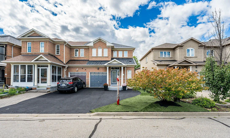 211 Wildberry Crescent