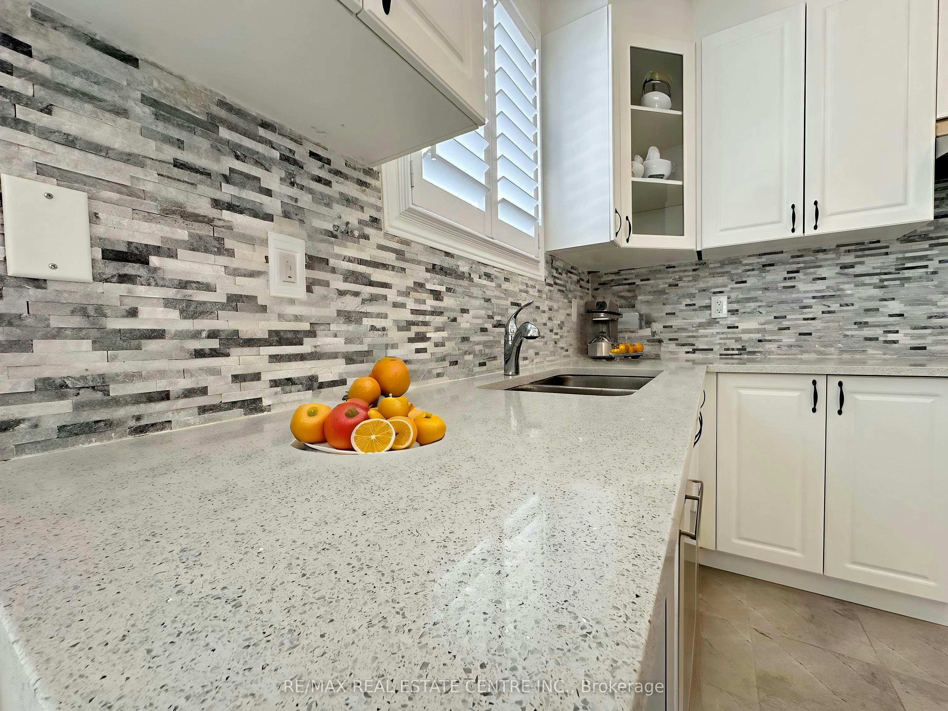 70 Wakefield Boulevard, Essa, ON, L3W 0L9 - 6