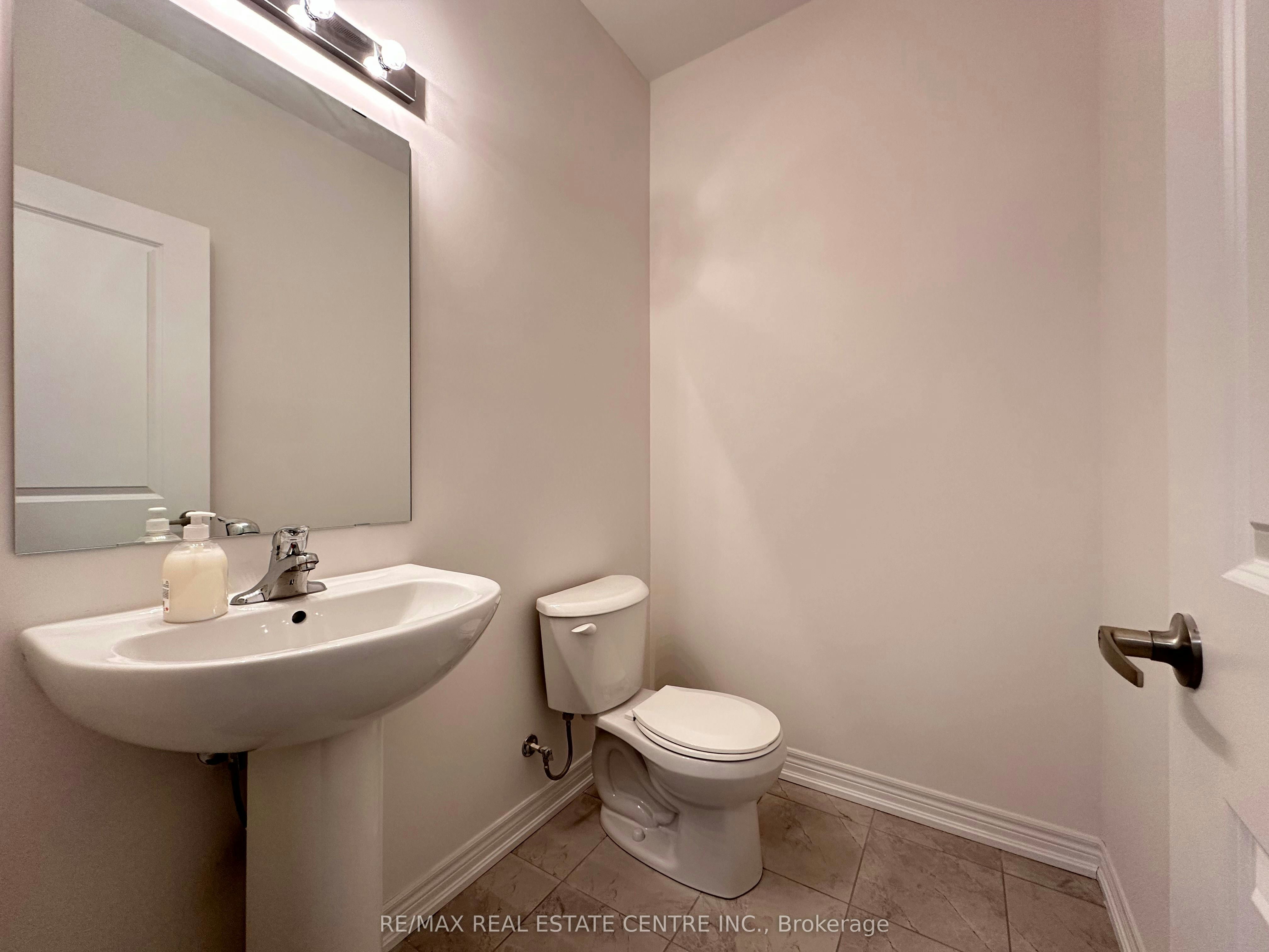 70 Wakefield Boulevard, Essa, ON, L3W 0L9 - 12