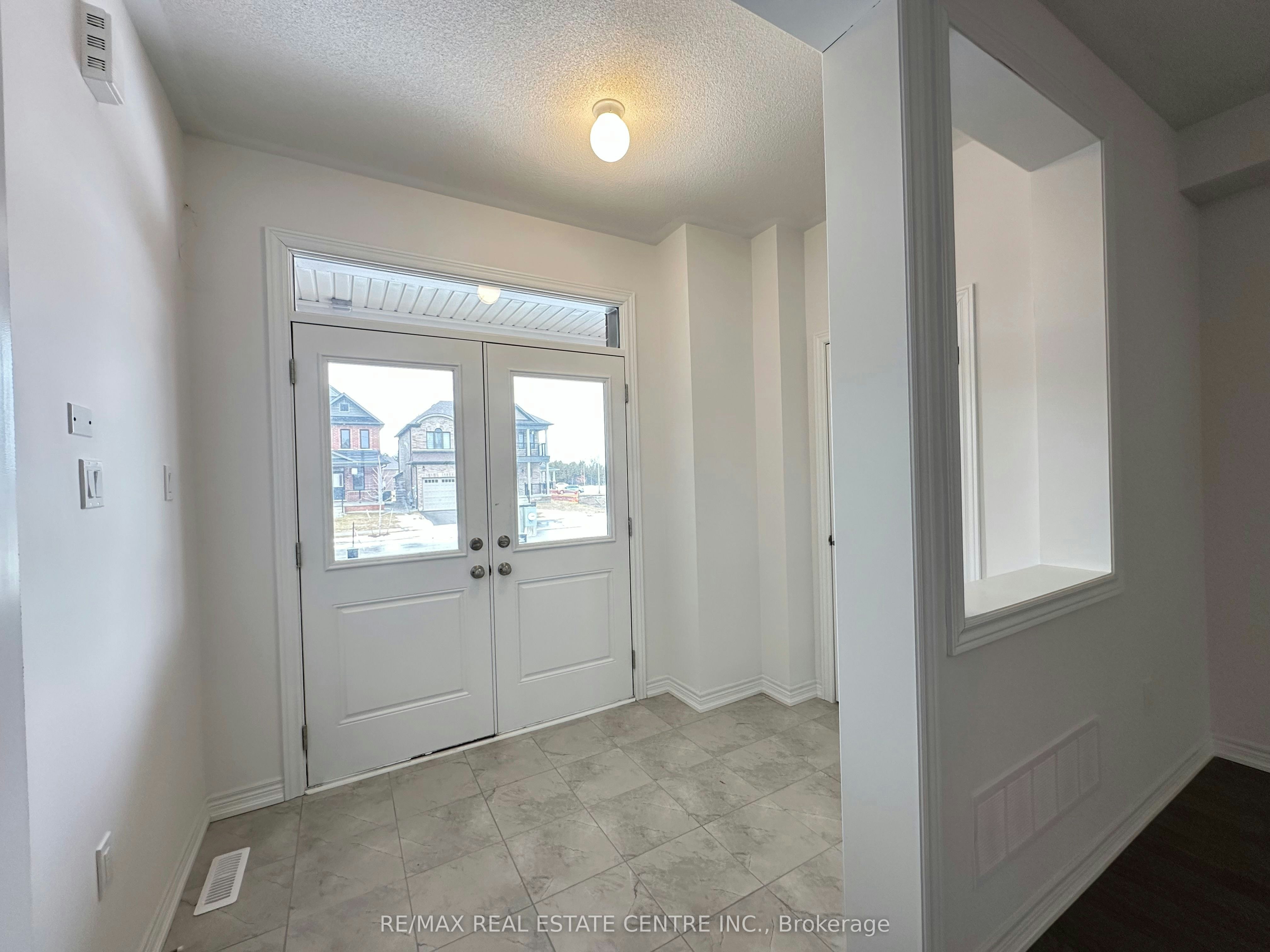 70 Wakefield Boulevard, Essa, ON, L3W 0L9 - 5