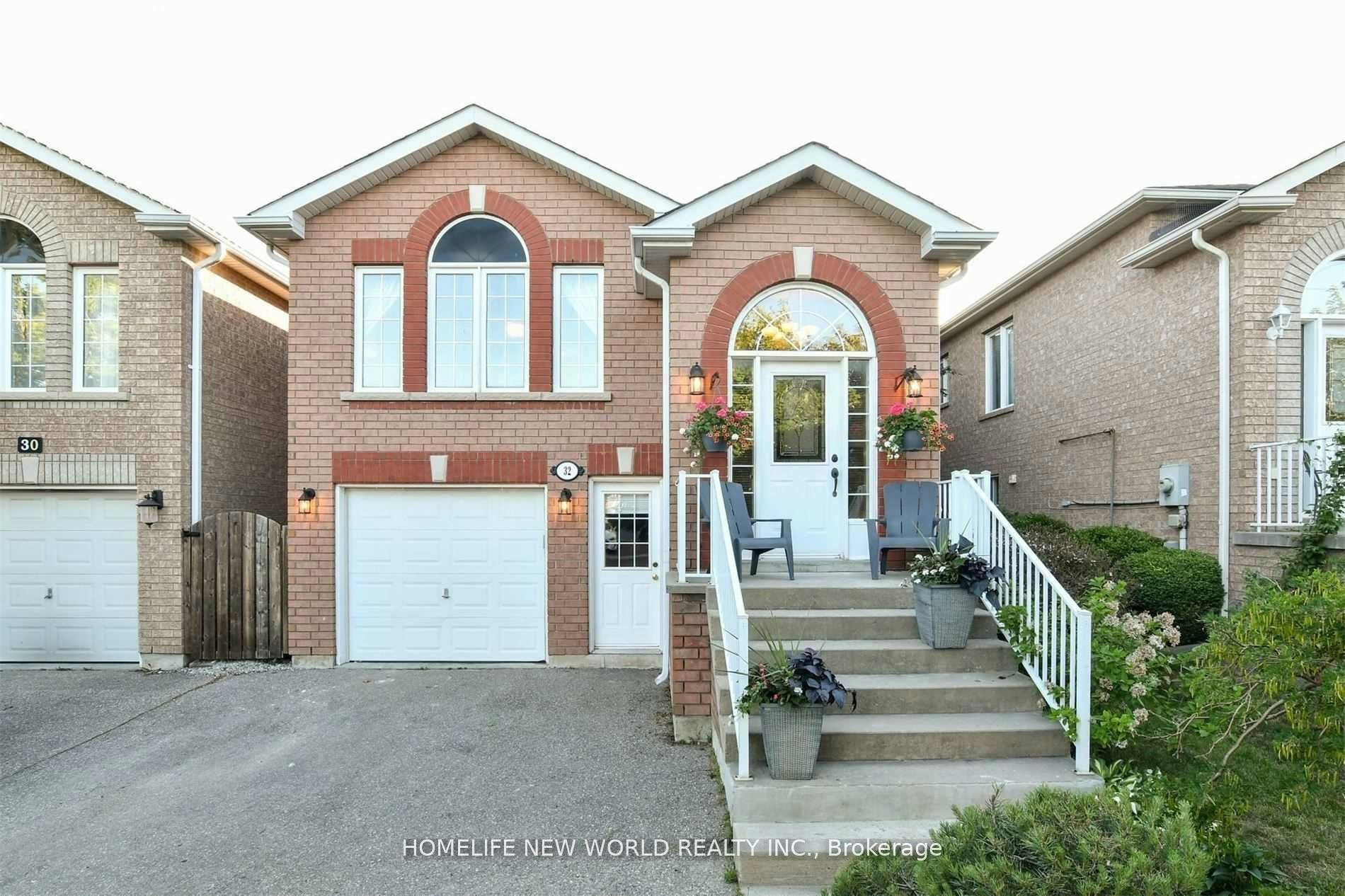 32 Smith Street, Bradford West Gwillimbury, ON, L3Z 3C9