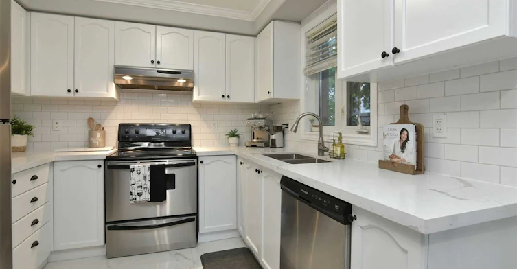 32 Smith Street, Bradford West Gwillimbury, ON, L3Z 3C9 - 2