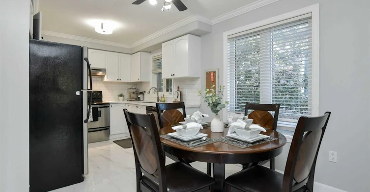 32 Smith Street, Bradford West Gwillimbury, ON, L3Z 3C9 - 3