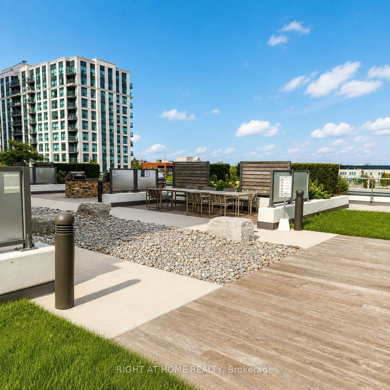 403-65 Oneida Crescent, Richmond Hill, ON, L4B 0G9