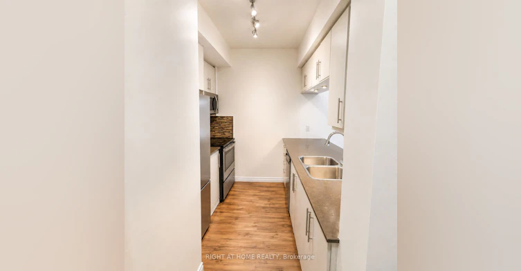 403-65 Oneida Crescent, Richmond Hill, ON, L4B 0G9 - 3