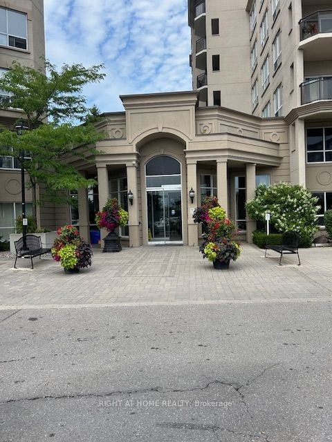 403-2 Maison Parc Court, Vaughan, ON, L4J 9K4