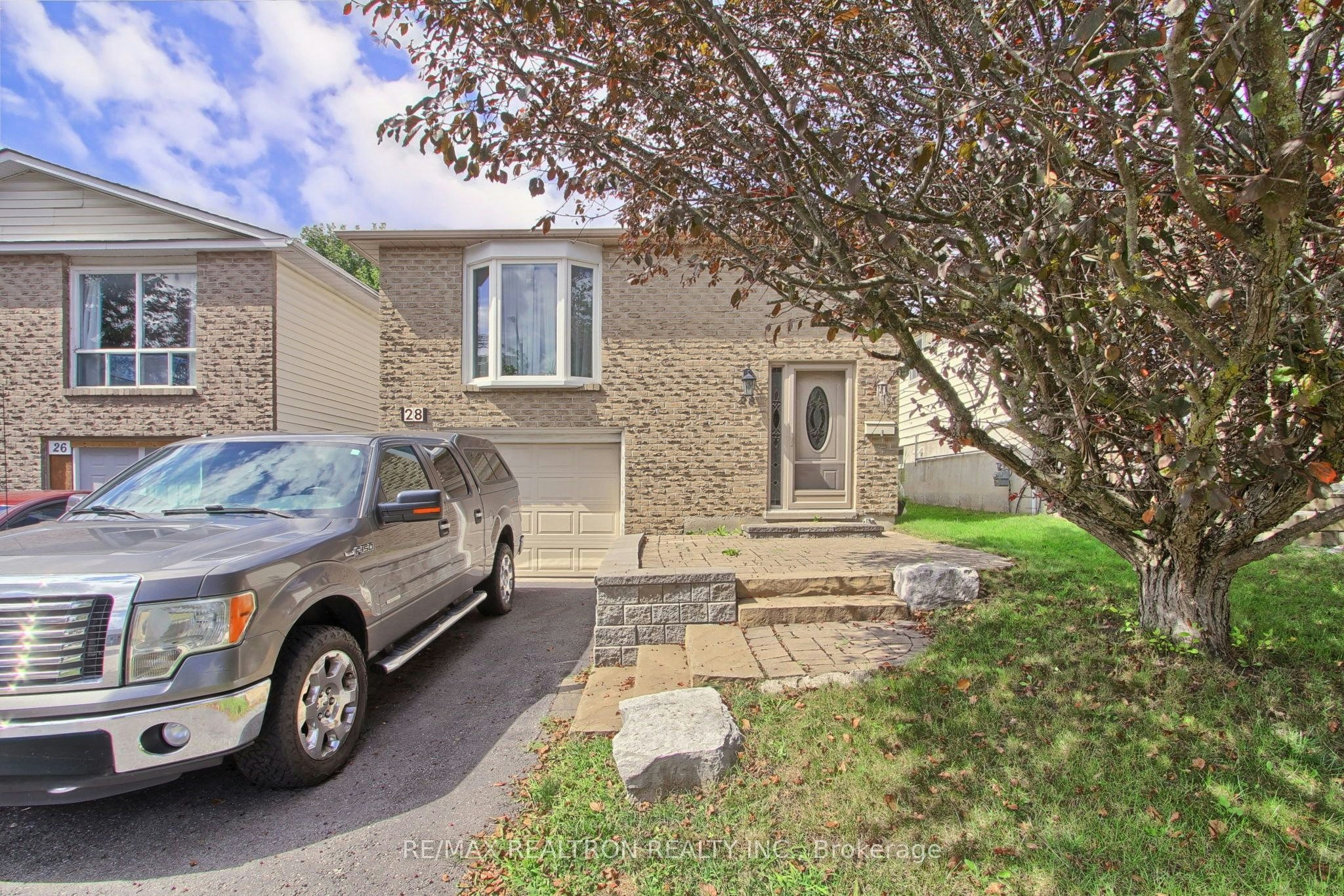 28 Longview Drive, Bradford West Gwillimbury, ON, L3Z 2H2