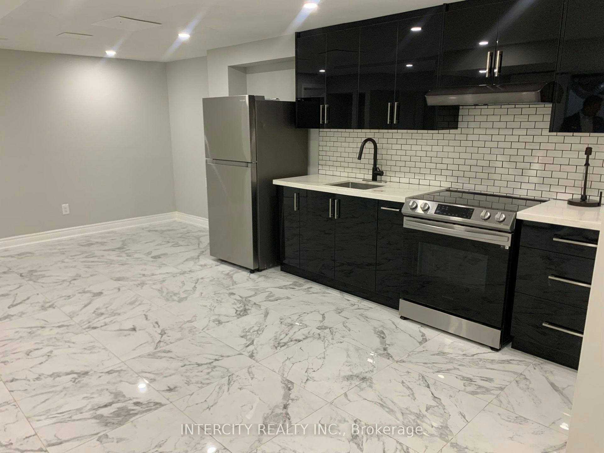 Bsmt-133 Romanelli Crescent, Bradford West Gwillimbury, ON, L3Z 0E7 - 2