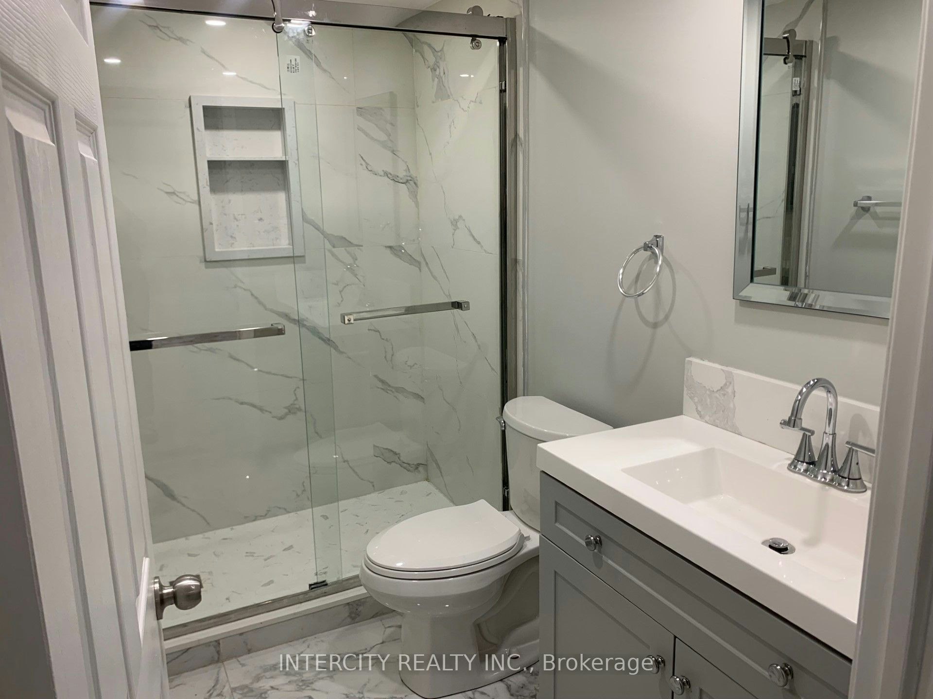 Bsmt-133 Romanelli Crescent, Bradford West Gwillimbury, ON, L3Z 0E7 - 6
